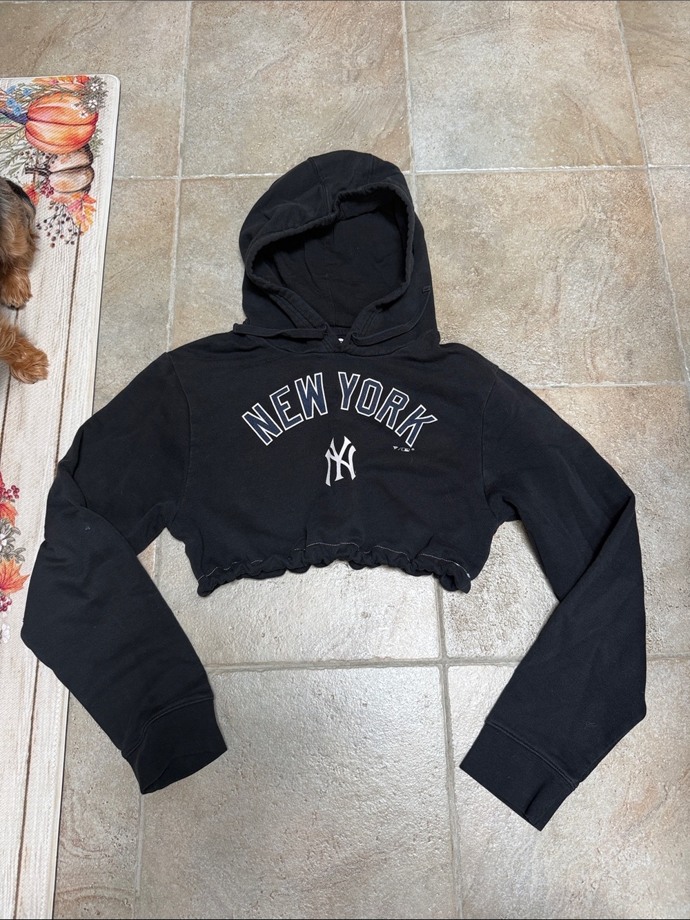 Black YANKEES Cropped Hoodie